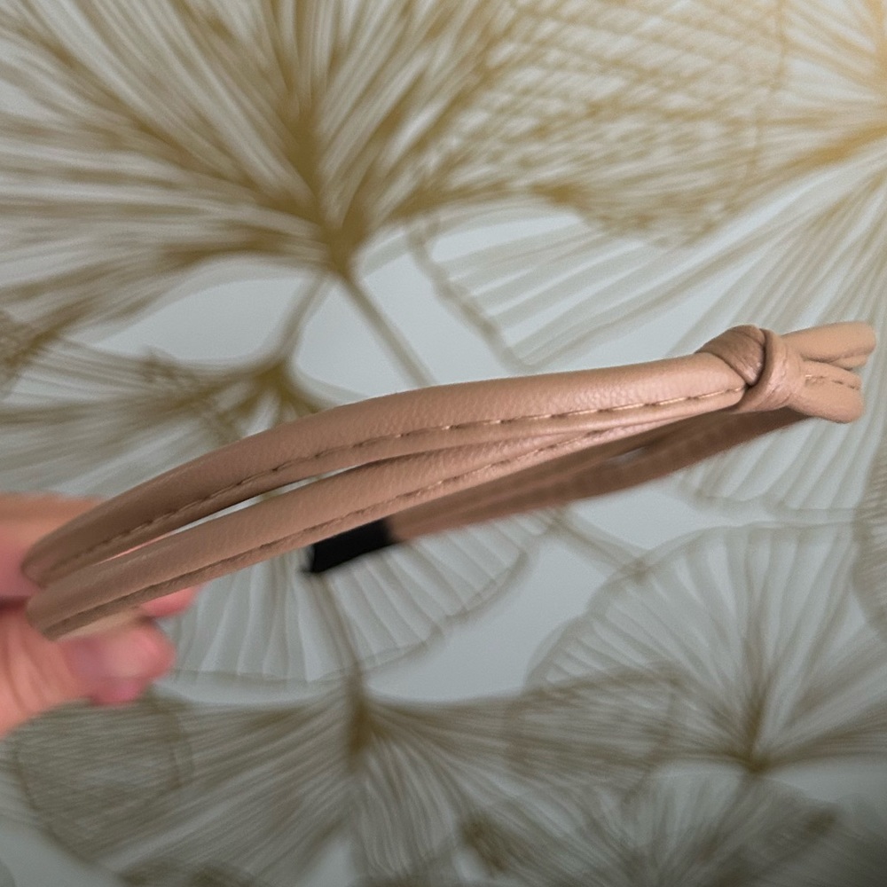 (1) Knotted Faux Leather Headband - Picture 5 of 7